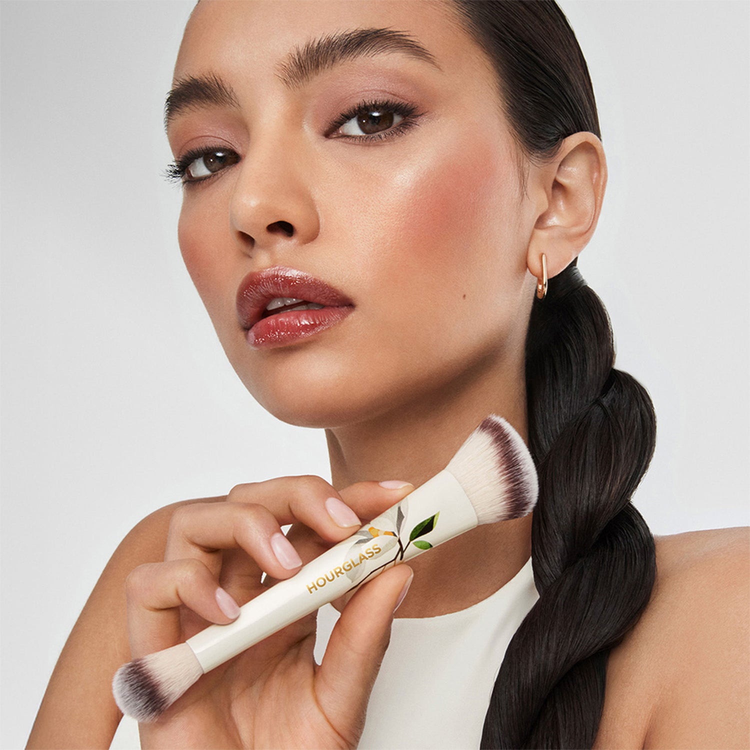 Packette image of Hourglass Ambient Lighting Edit Brush II (Limited Edition) variant: Swan