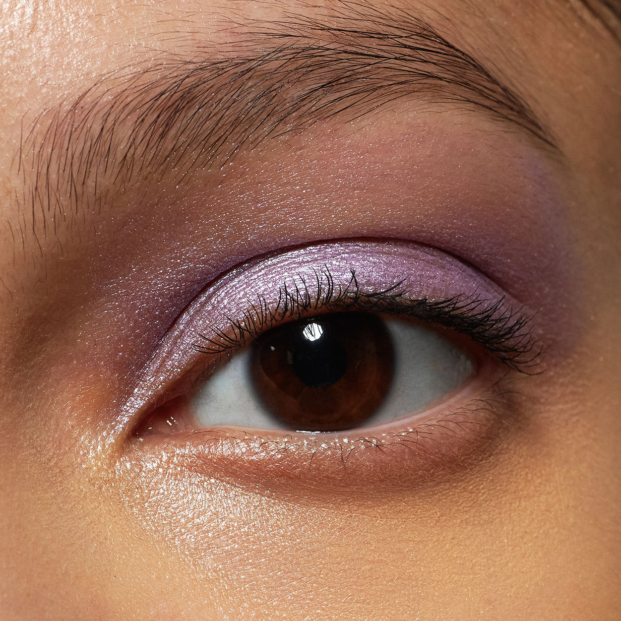 Model image of Neen Pretty Shady Pressed Pigment variant: Swirl