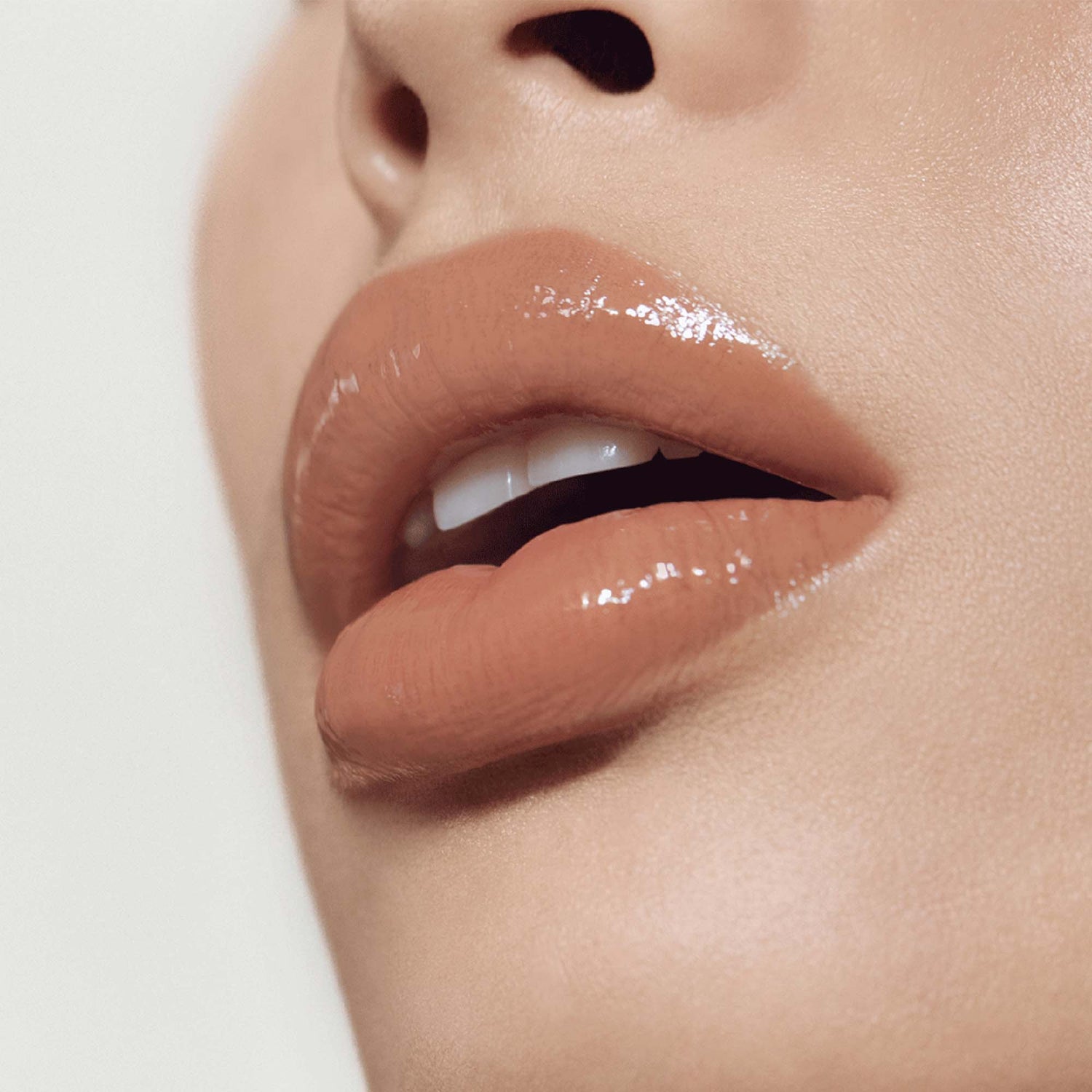 Model image of Victoria Beckham Beauty Posh Gloss variant: Tanline