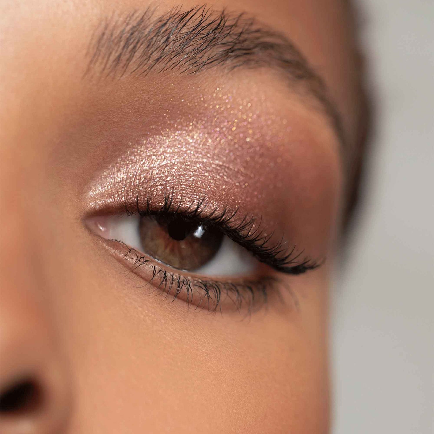 Model image of Victoria Beckham Beauty Lid Lustre variant: Tea Rose