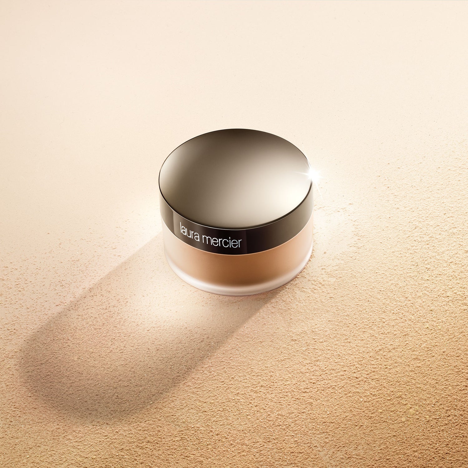 Lifestyle image of Laura Mercier Translucent Loose Setting Powder Glow variant: Translucent Medium Deep