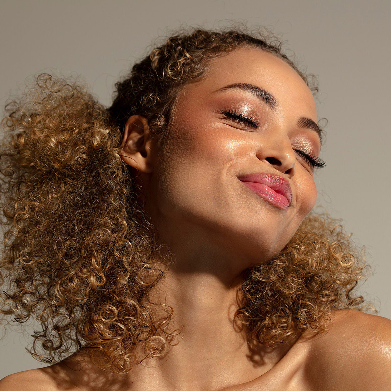 Model image of Valde Gunmetal Storybook variant: Truth