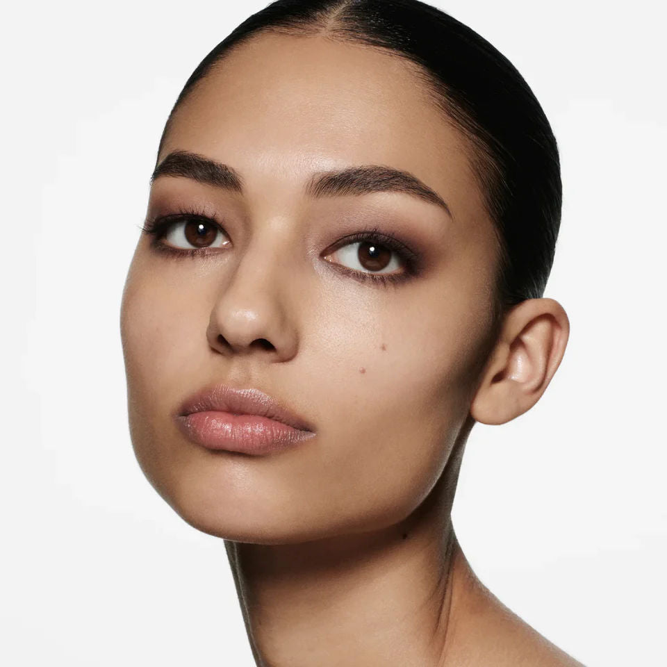 Model image of Victoria Beckham Beauty Eye Wardrobe variant: Victoria