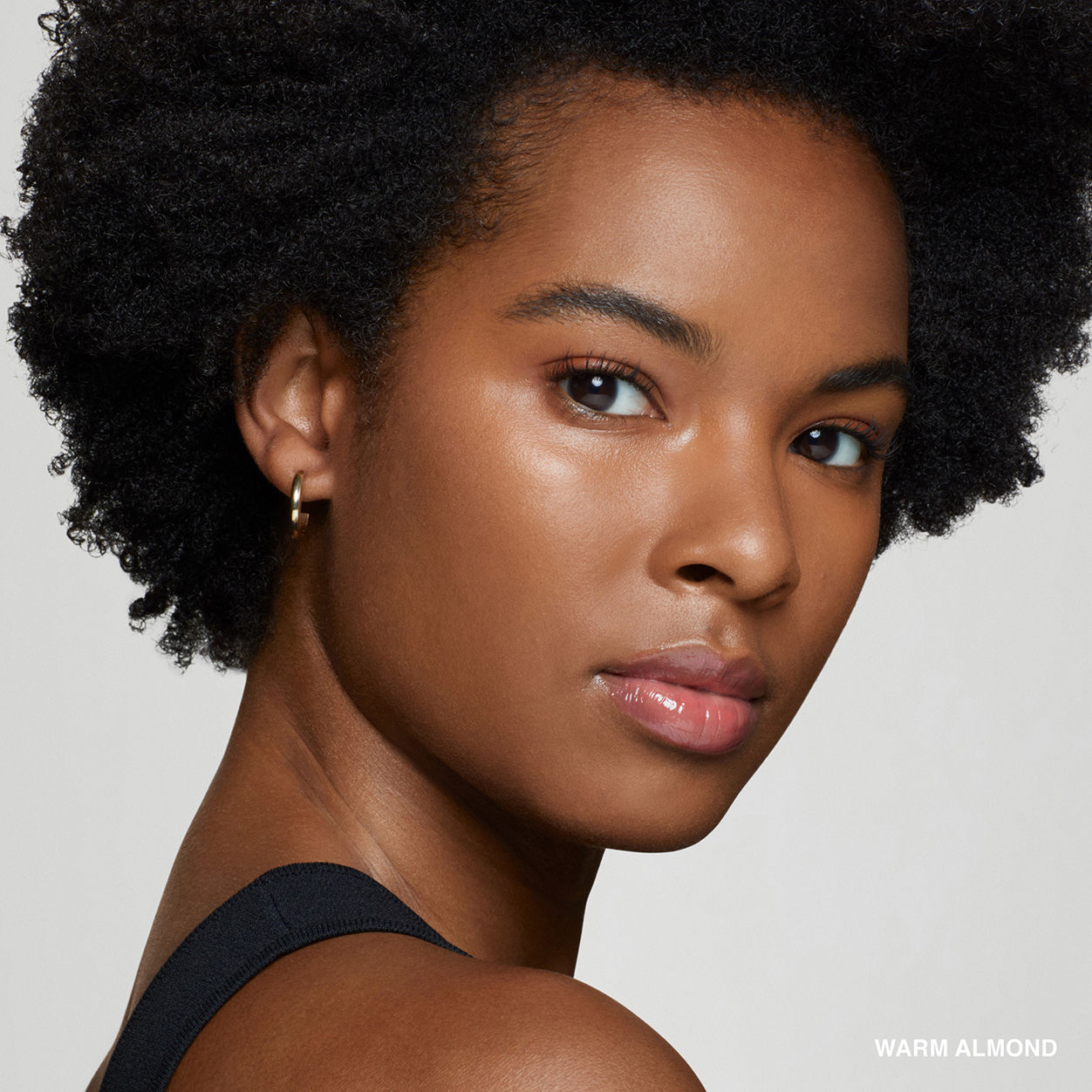 Model image of Bobbi Brown Intensive Serum Foundation SPF 40/30 variant: Warm Almond
