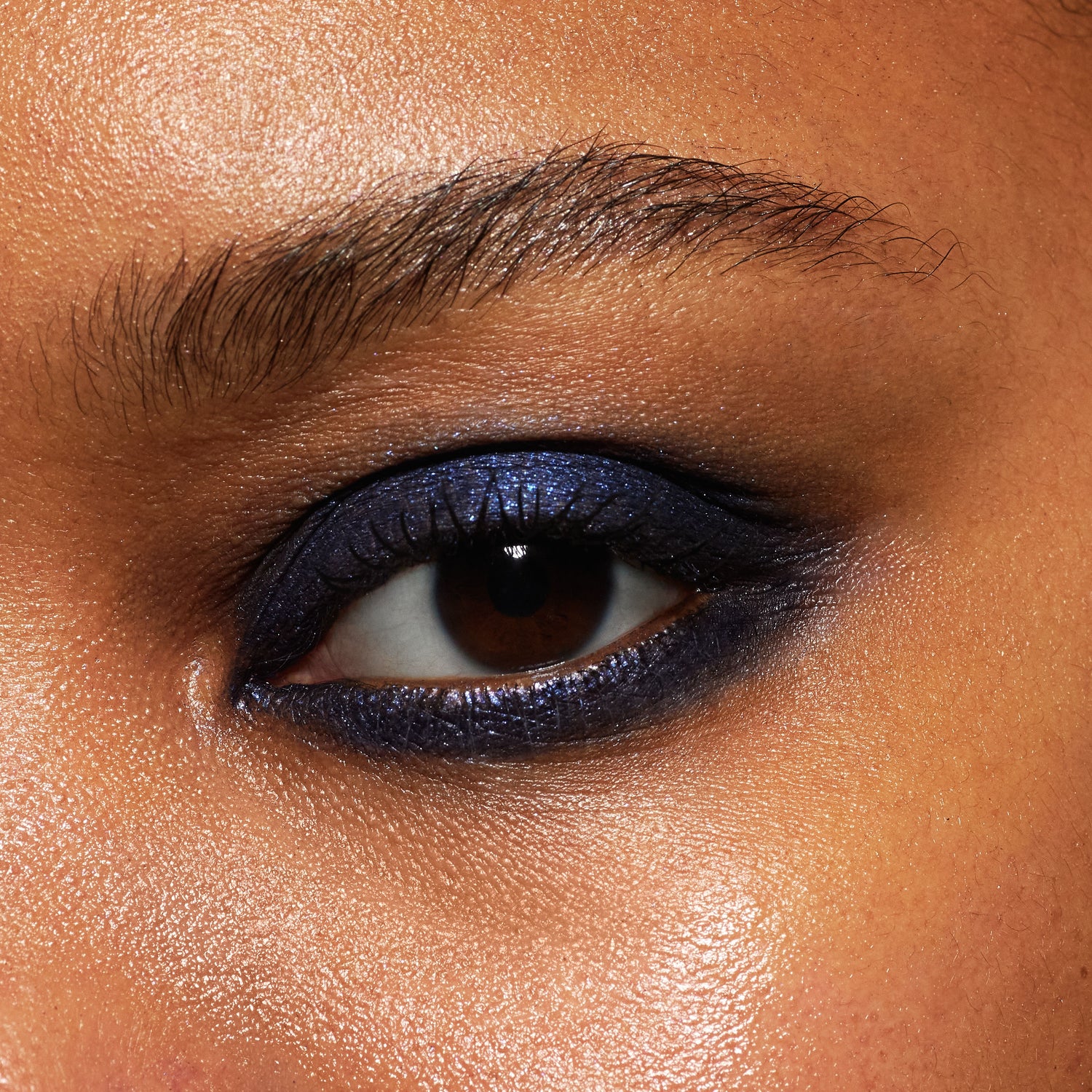 Model image of Neen Pretty Shady Pressed Pigment variant: Wave