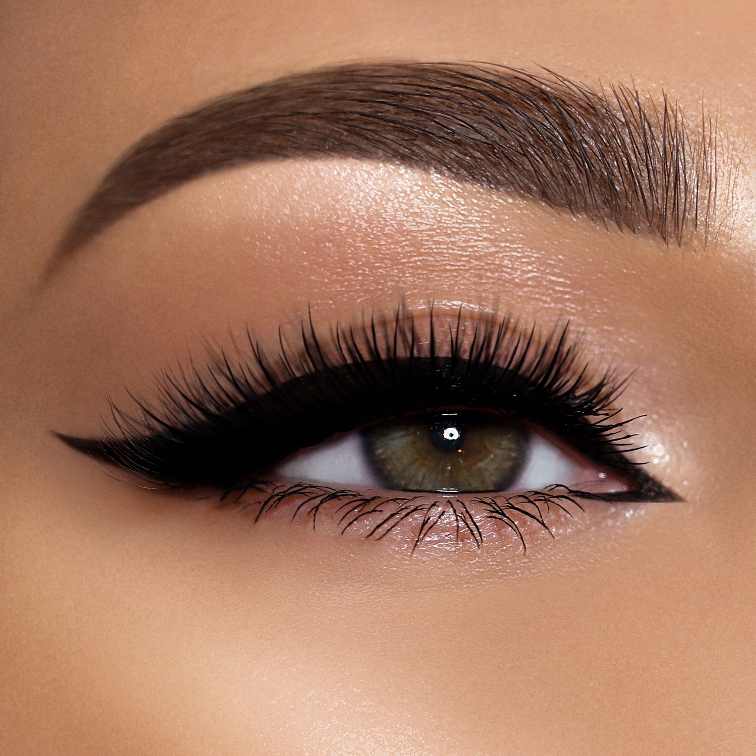 Model image of Pat McGrath Labs Xtreme Black variant: Xtreme Black