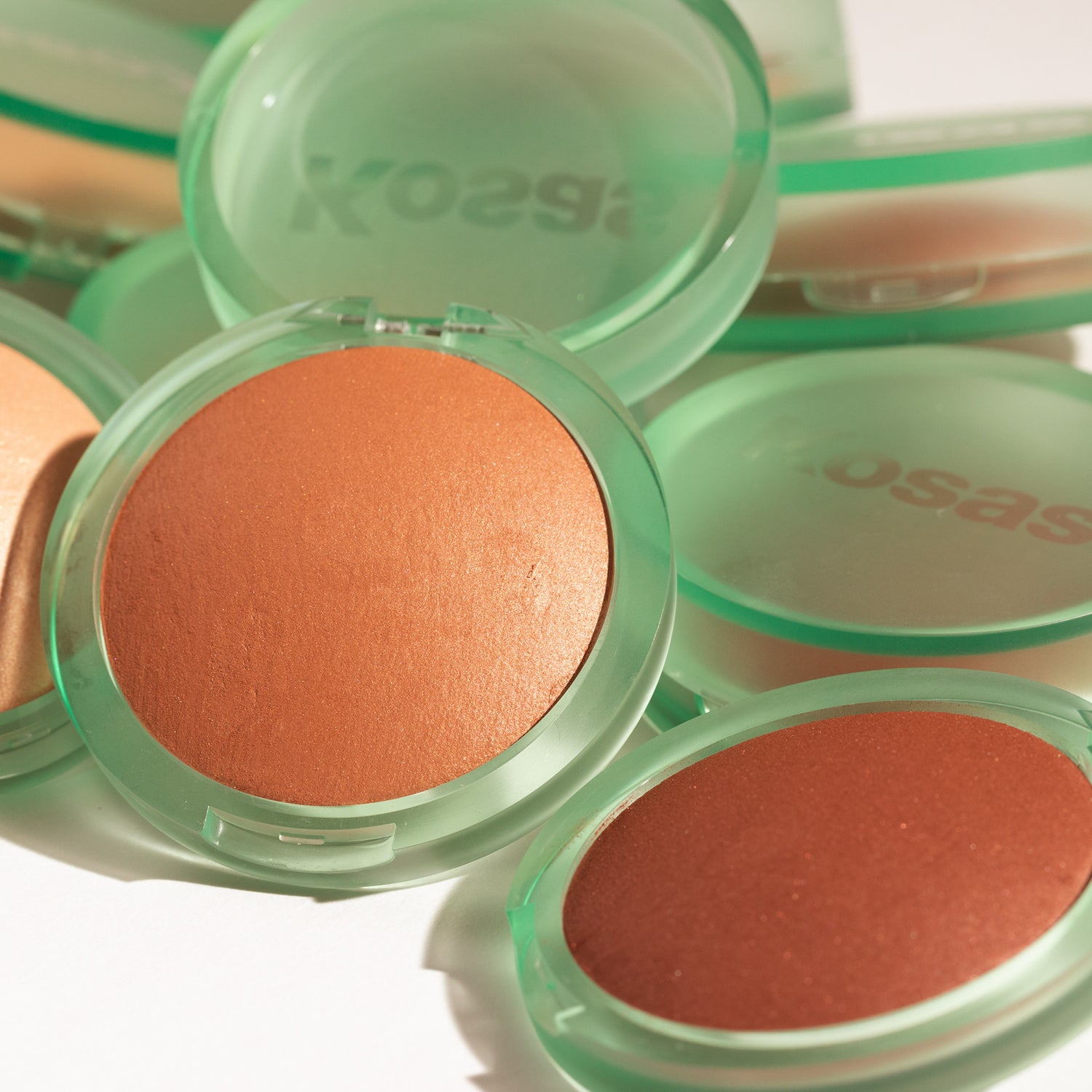 Kosas The Sun Show Moisturizing Baked Bronzer . This product is for light complexions