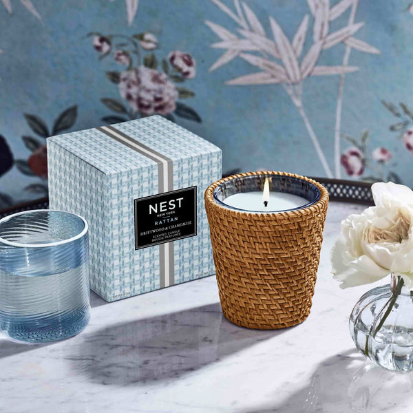 NEST Fragrances Driftwood ＆ Chamomile Scented Luxury Candle-