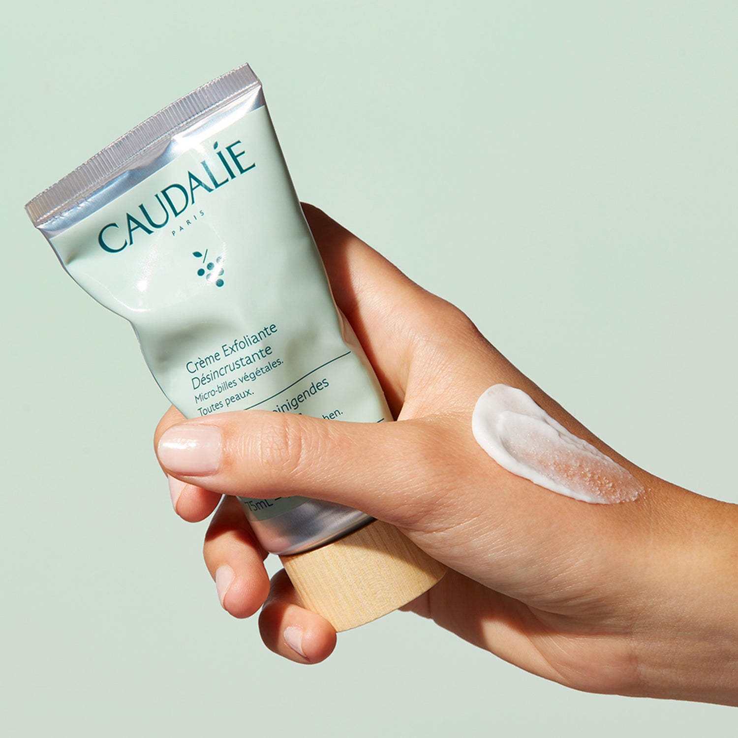 Limited edition Caudalie Vinoclean Deep Cleansing Exfoliator model image .