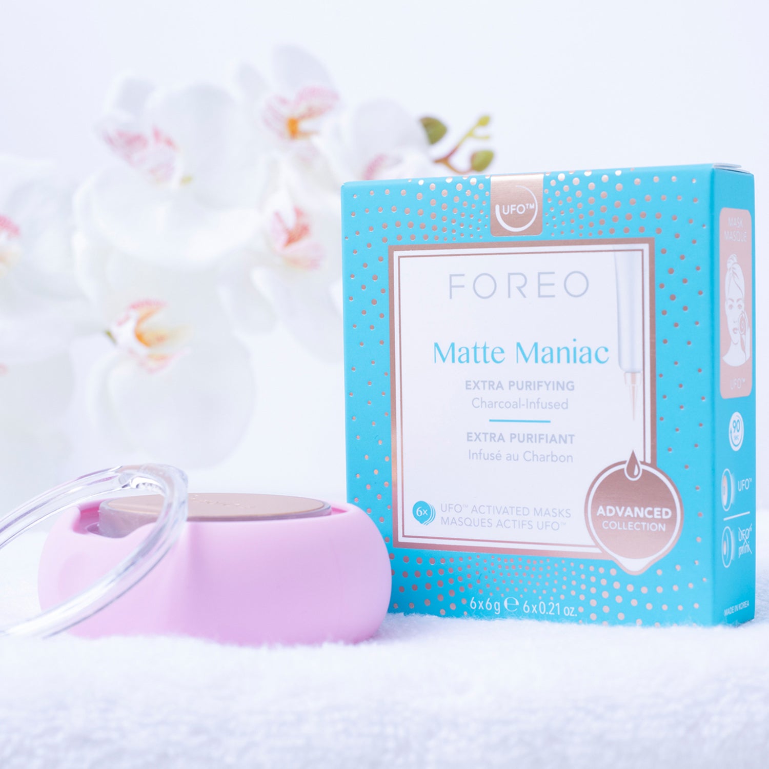 Foreo Matte Maniac Mask lifestyle image 2 .