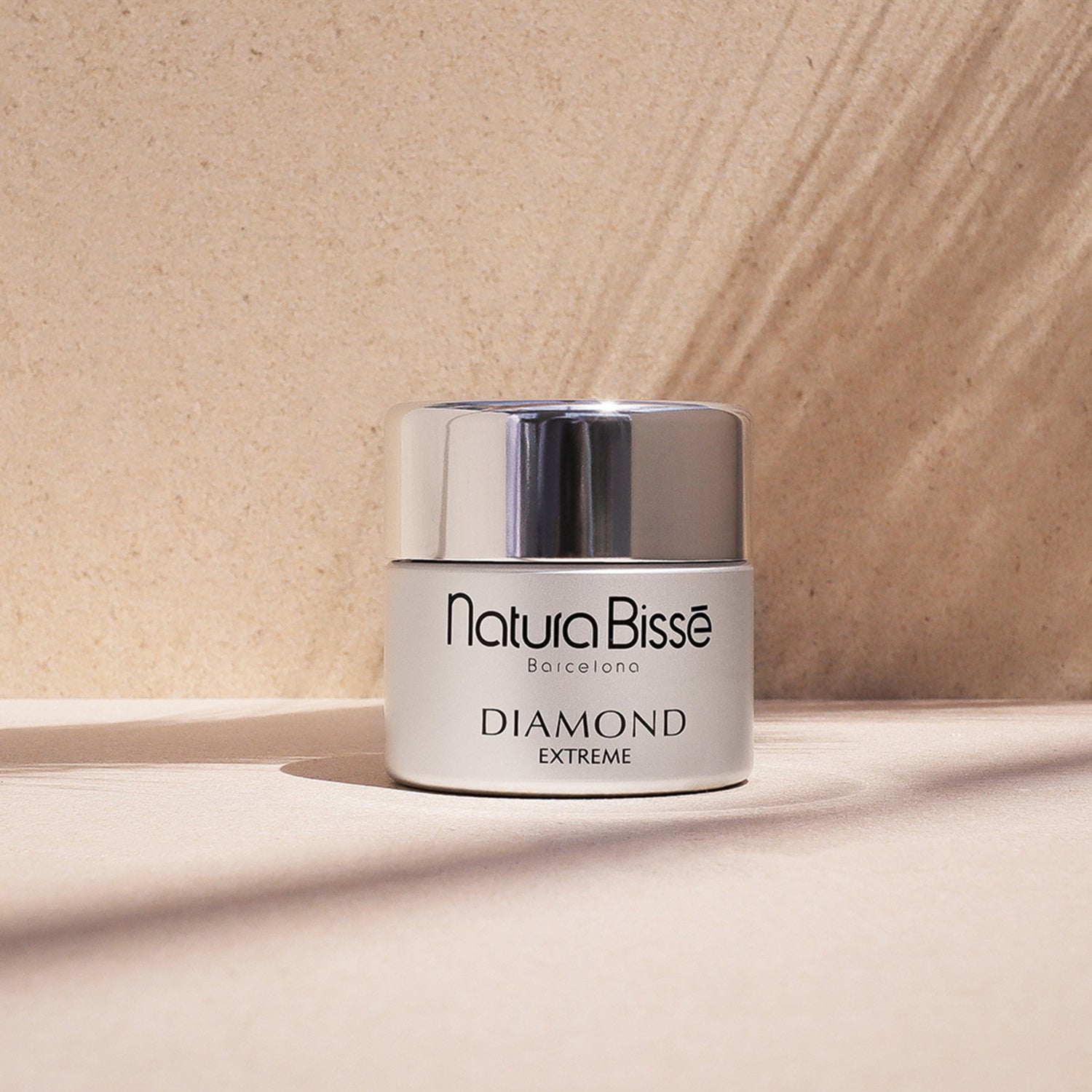 Natura Bissé Diamond Extreme lifestyle image 2 .