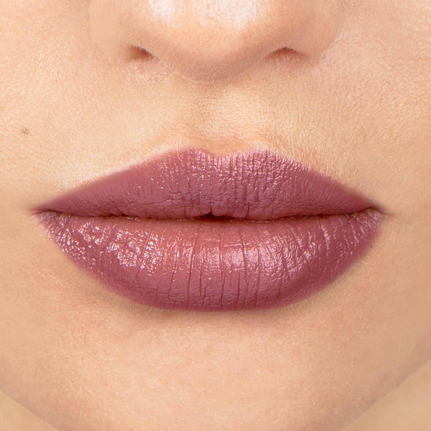 Lune+Aster PowerLips QuickStick Color/Shade variant: #Hustle model image . This product is in the color berry