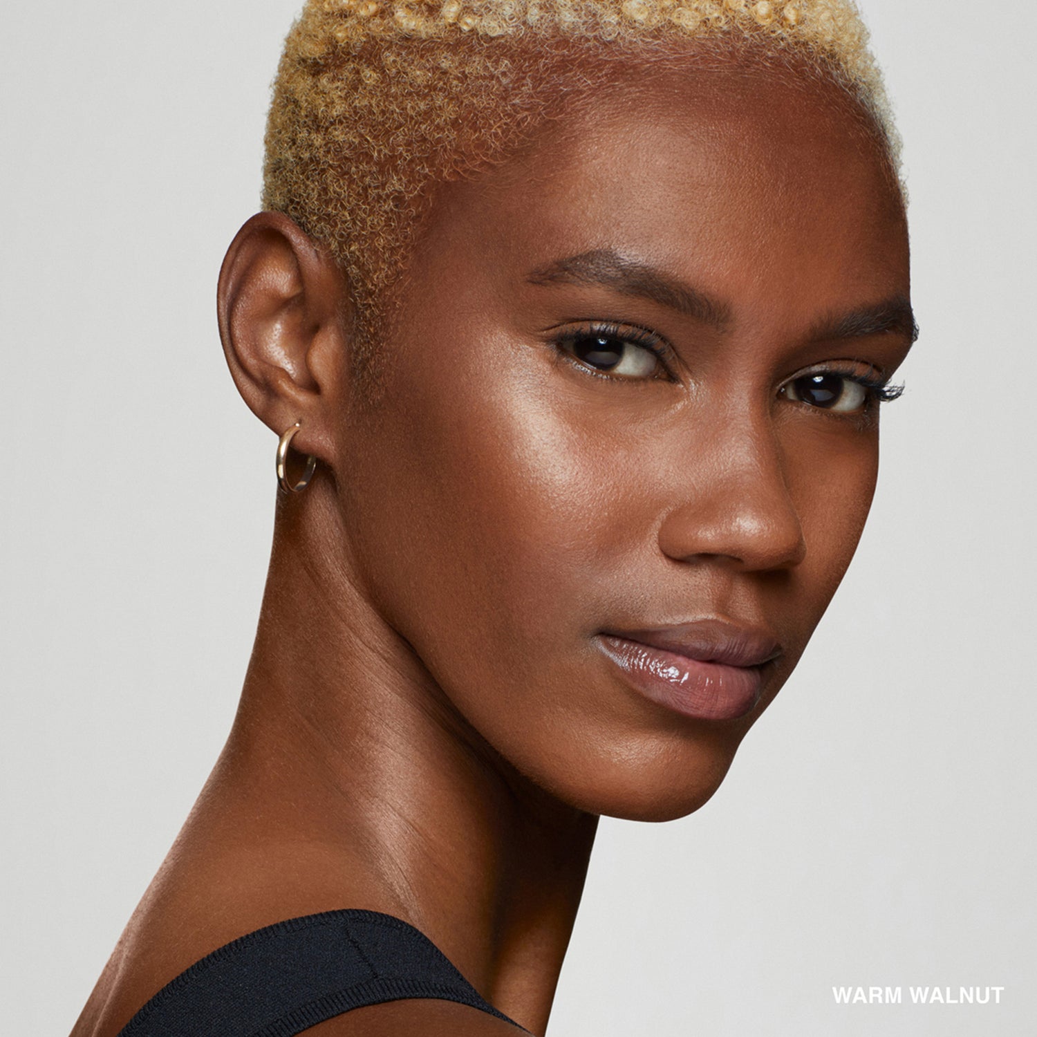 Bobbi Brown Intensive Serum Foundation SPF 40/30 Color/Shade variant: Warm Walnut model image . This product is for deep warm golden complexions