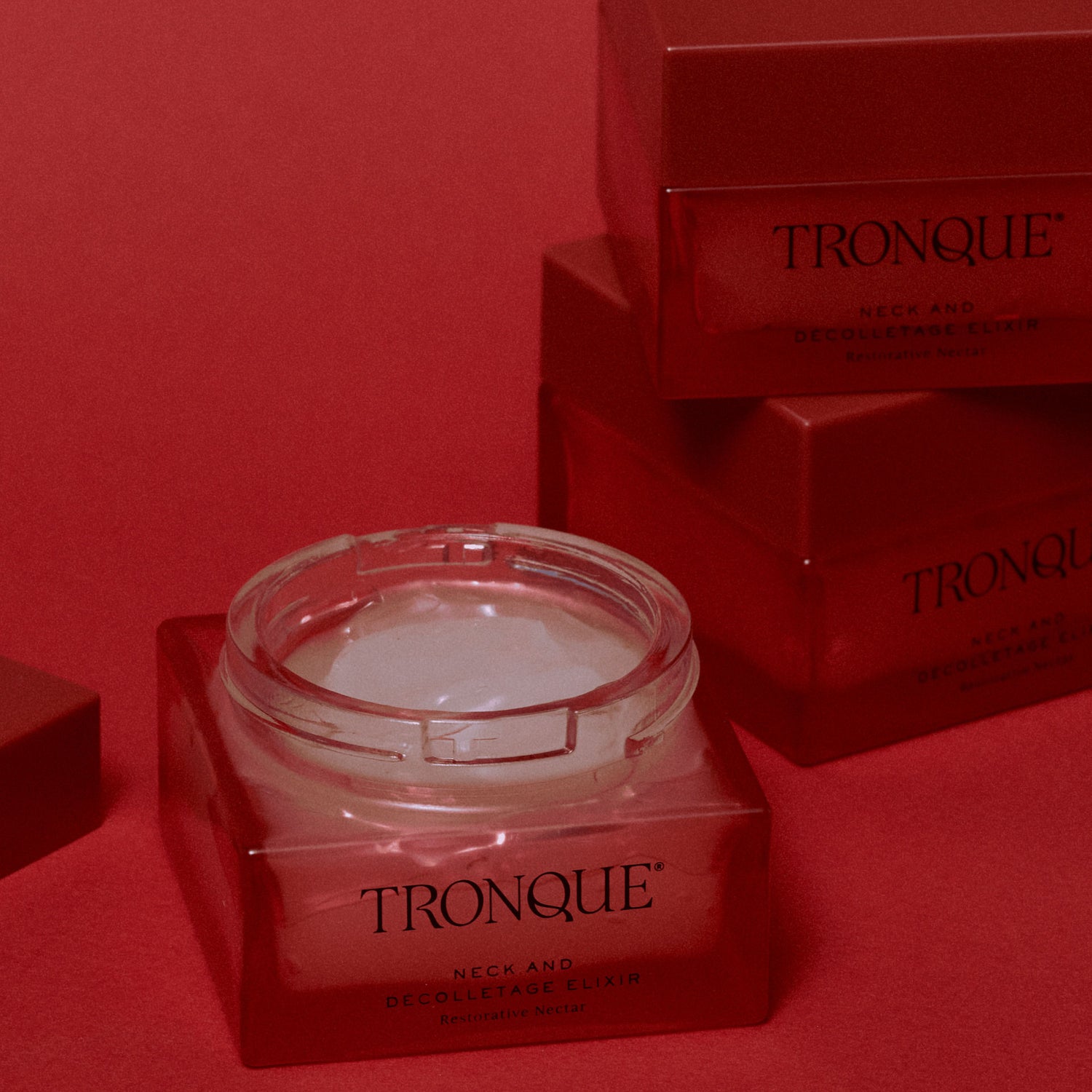 Lifestyle image of Tronque Neck and Décolletage Elixir