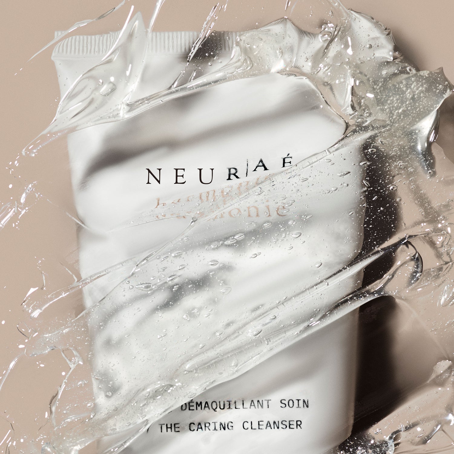 Lifestyle image of Neuraé Harmonie The Caring Cleanser