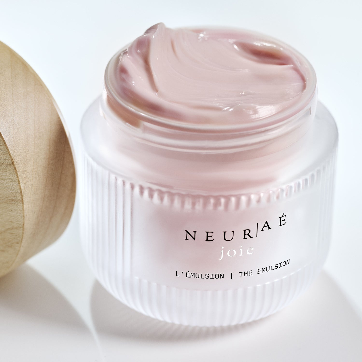 Lifestyle image of Neuraé Joie The Emulsion