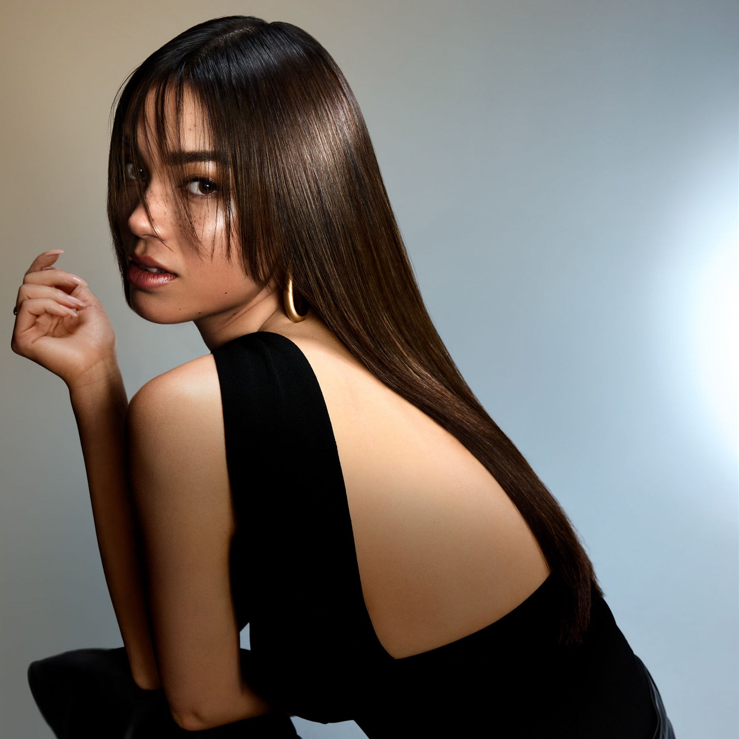 Model image of Oribe Run-Through Detangling Hair Primer