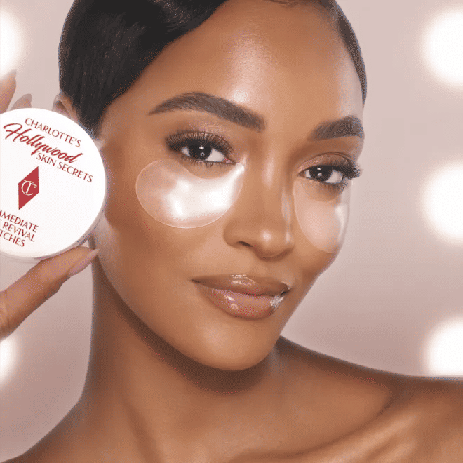 Model image of Charlotte Tilbury Charlotte's Hollywood Skin Secrets Immediate Eye Revival Patches