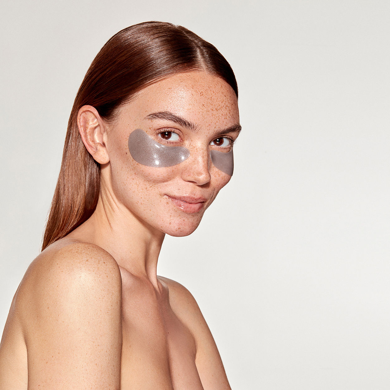 Model image of 111SKIN Molecular Hydration Eye Mask