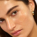 Model image of Tan-Luxe Sci-Tech Photoadaptive Hydra-Gel Face SPF 30