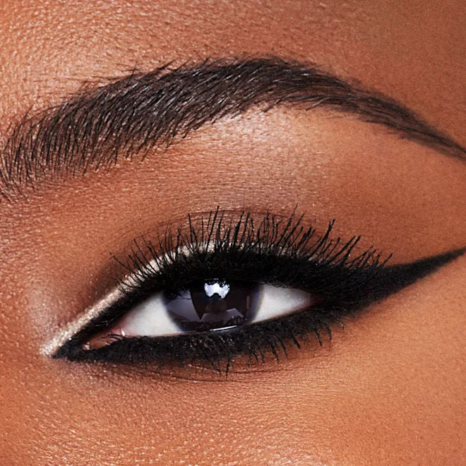 Model image of Charlotte Tilbury Hollywood Exagger-eyes Liner Duo