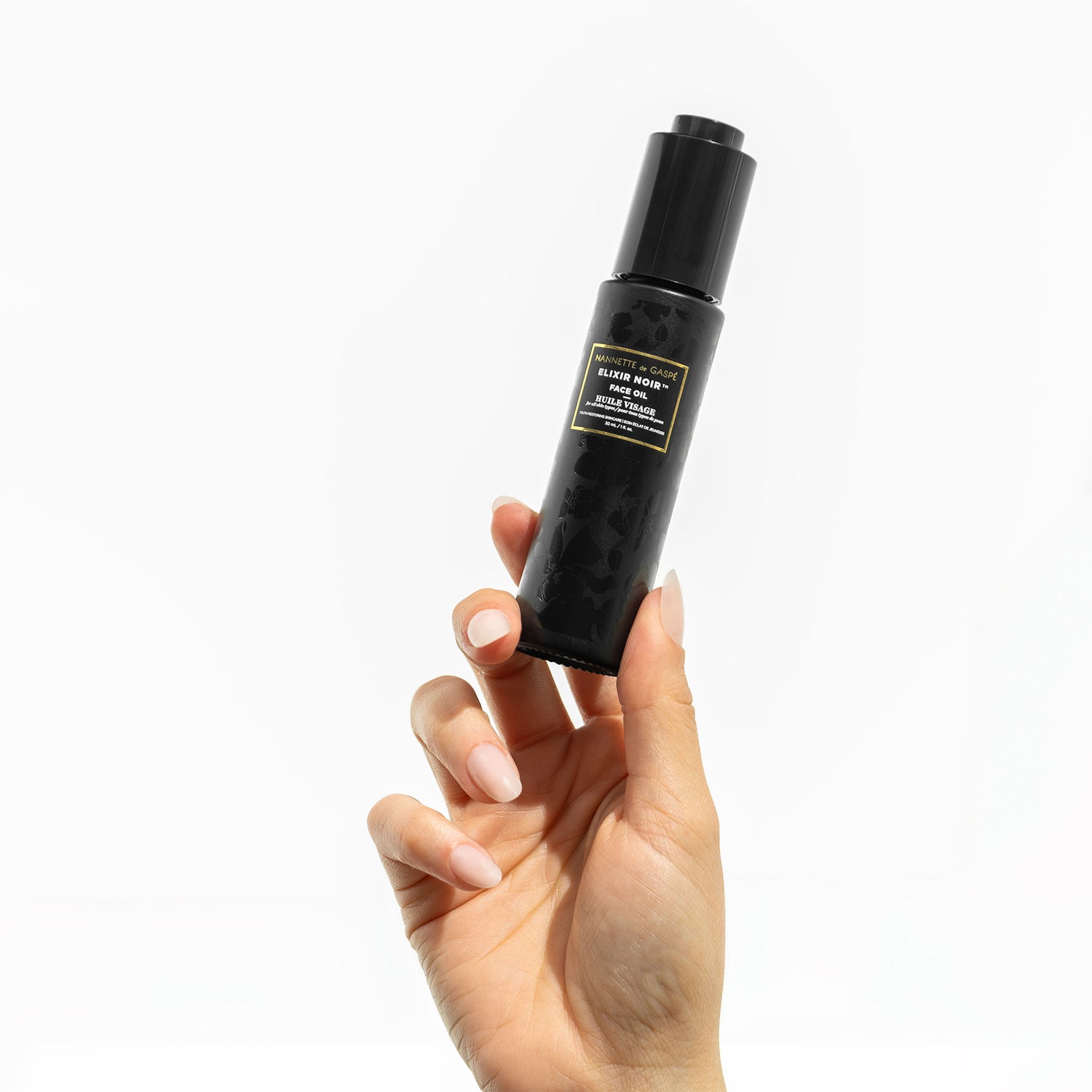 Model image of Nannette de Gaspé Elixir Noir Face Oil