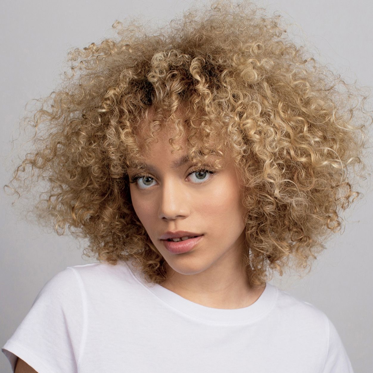 Model image of R+Co On A Cloud Baobab Oil Repair Masque