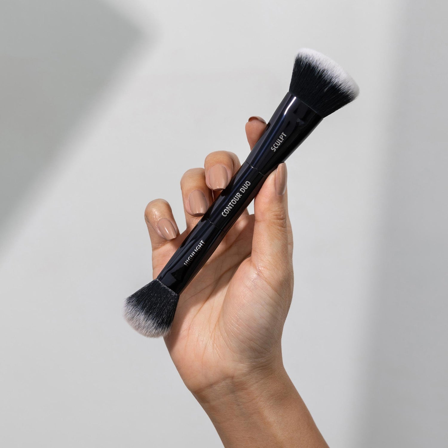 Model image of Lune+Aster Contour Duo Brush