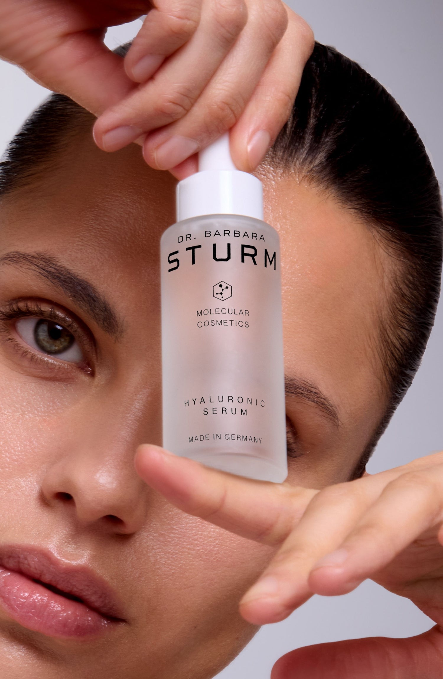 Model image of Dr. Barbara Sturm Hyaluronic Duo Set