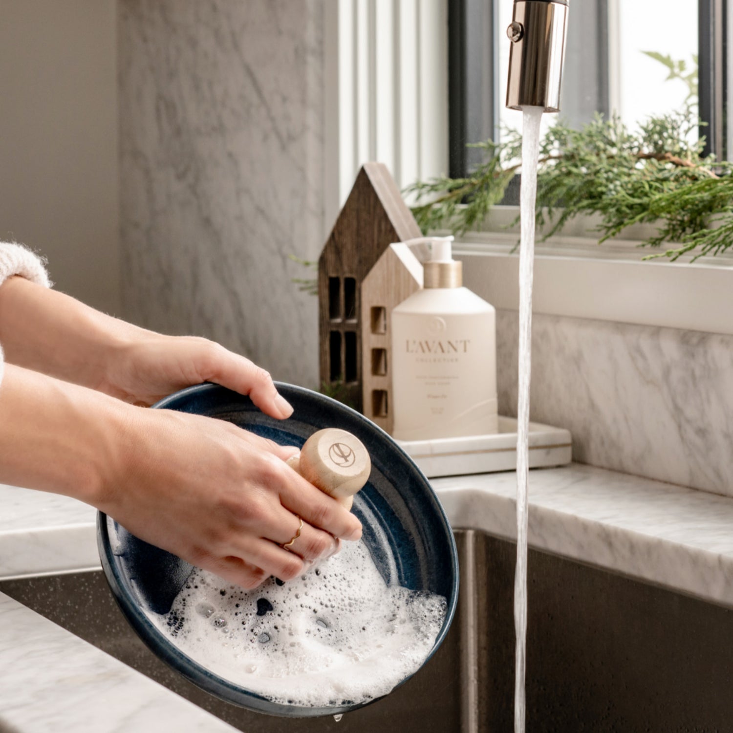 L’Avant Collective Winter Fir Dish Soap (Limited Edition) lifestyle image .
