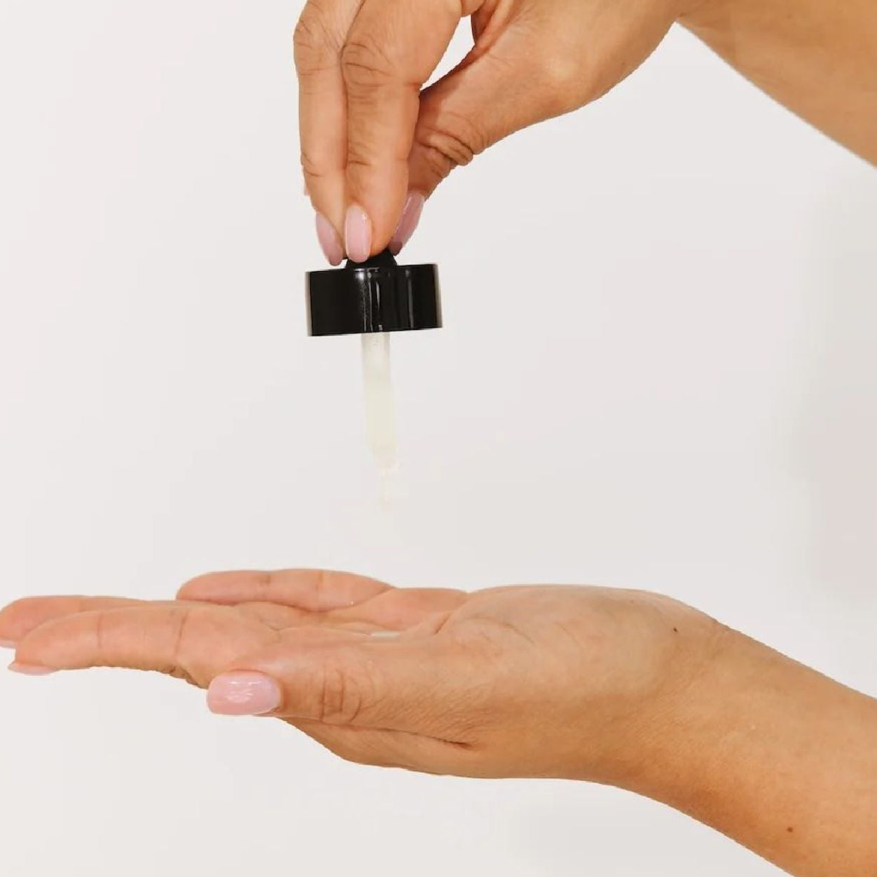 Lifestyle image of Dr. Few DermaReverse