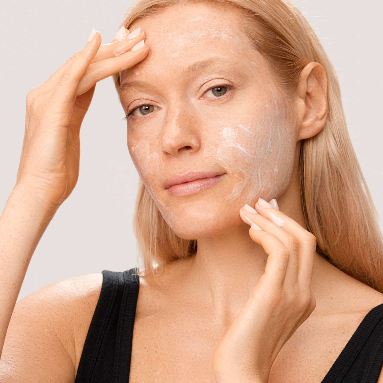 Model image of Dr. Few Clean Retinol