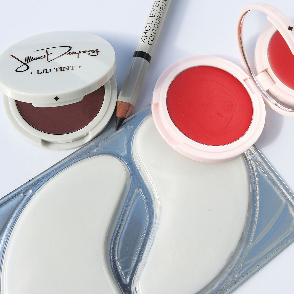 Lifestyle image of Jillian Dempsey Hydrating Eye Masks