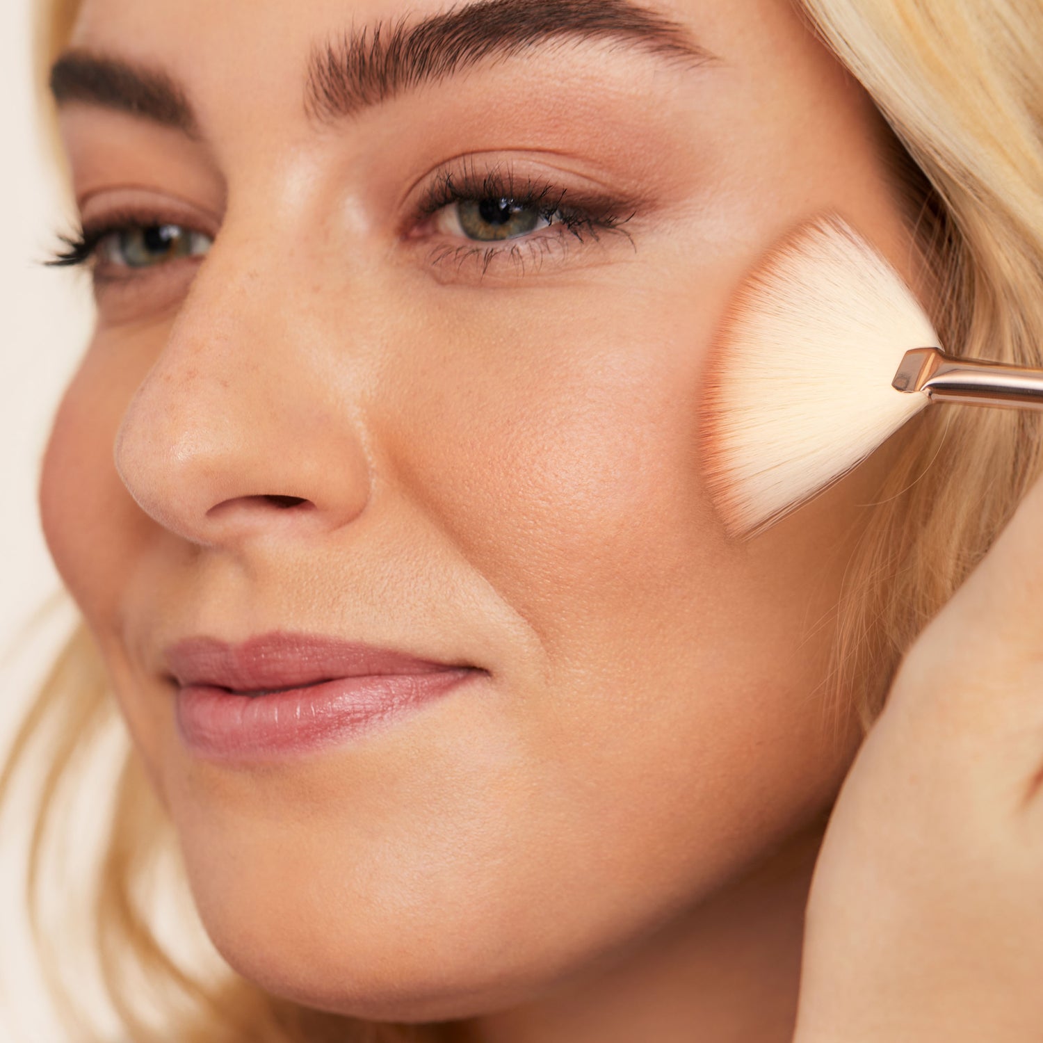 Model image of Jane Iredale So-Bronze Bronzing Powder Refill variant: So-Bronze 2