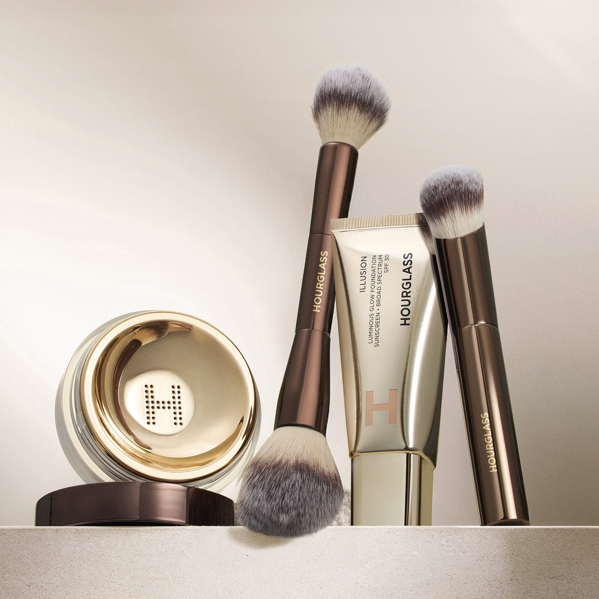 Hourglass Illusion Luminous Glow Foundation SPF 30 – Hourglass