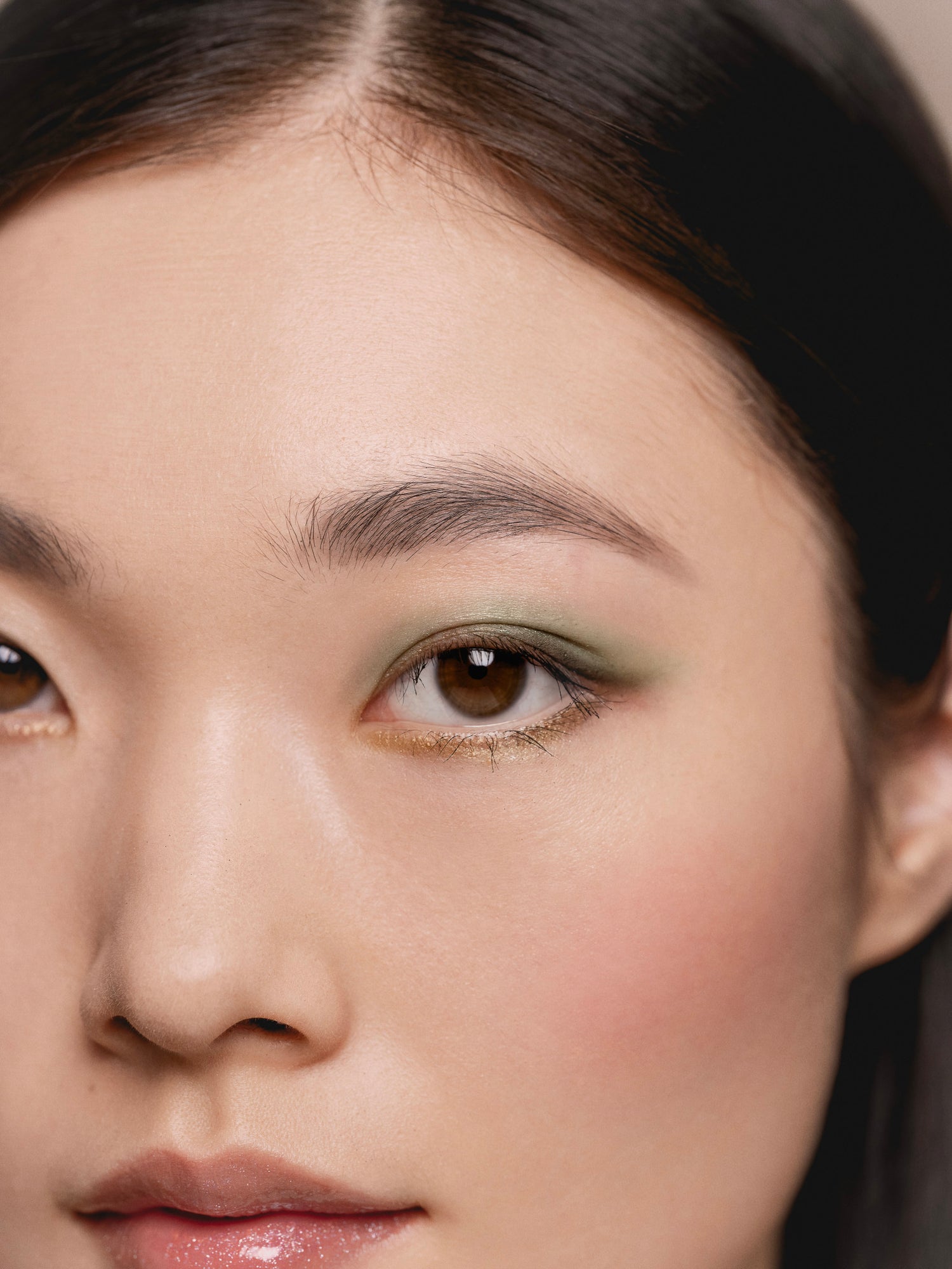 Sisley-Paris Phyto-Sourcils Design Eyebrow Pencil Color/Shade variant: 5 Taupe model image 2 .