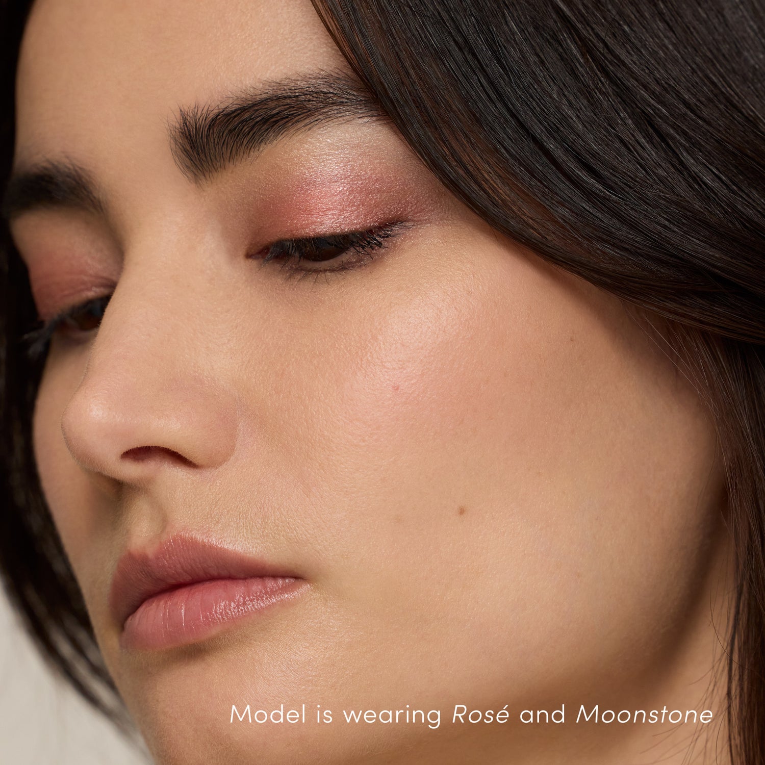 Jane Iredale ColorLuxe Eye Shadow Stick Color/Shade variant: Moonstone model image 2 .