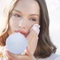 Model image of Sisley-Paris Phyto-Blanc Le Cushion Foundation variant: 00C Swan
