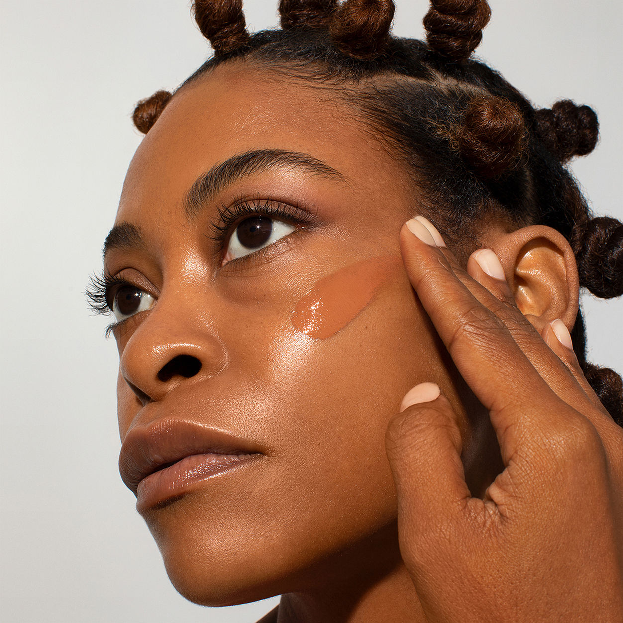Model image of Odacité Flex-Perfecting Mineral Drops Tinted Sunscreen SPF 50 variant: 04 Medium-Deep