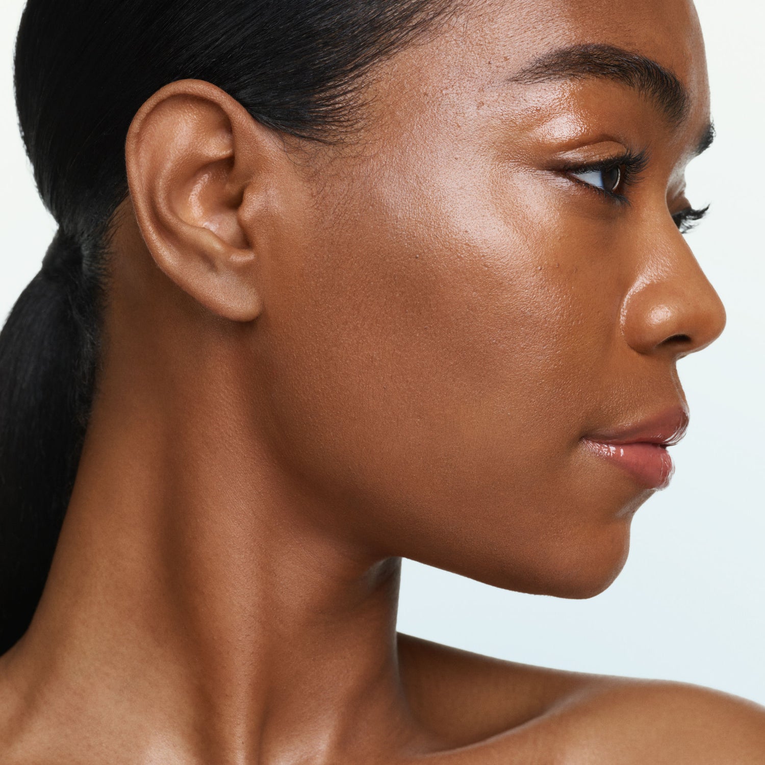 Model image of U Beauty Super Tinted Hydrator variant: 09