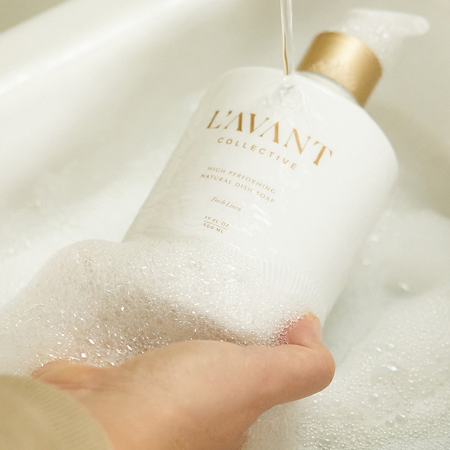 L’Avant Collective Fresh Linen High Performing Dish Soap Size variant: 16 oz lifestyle image .