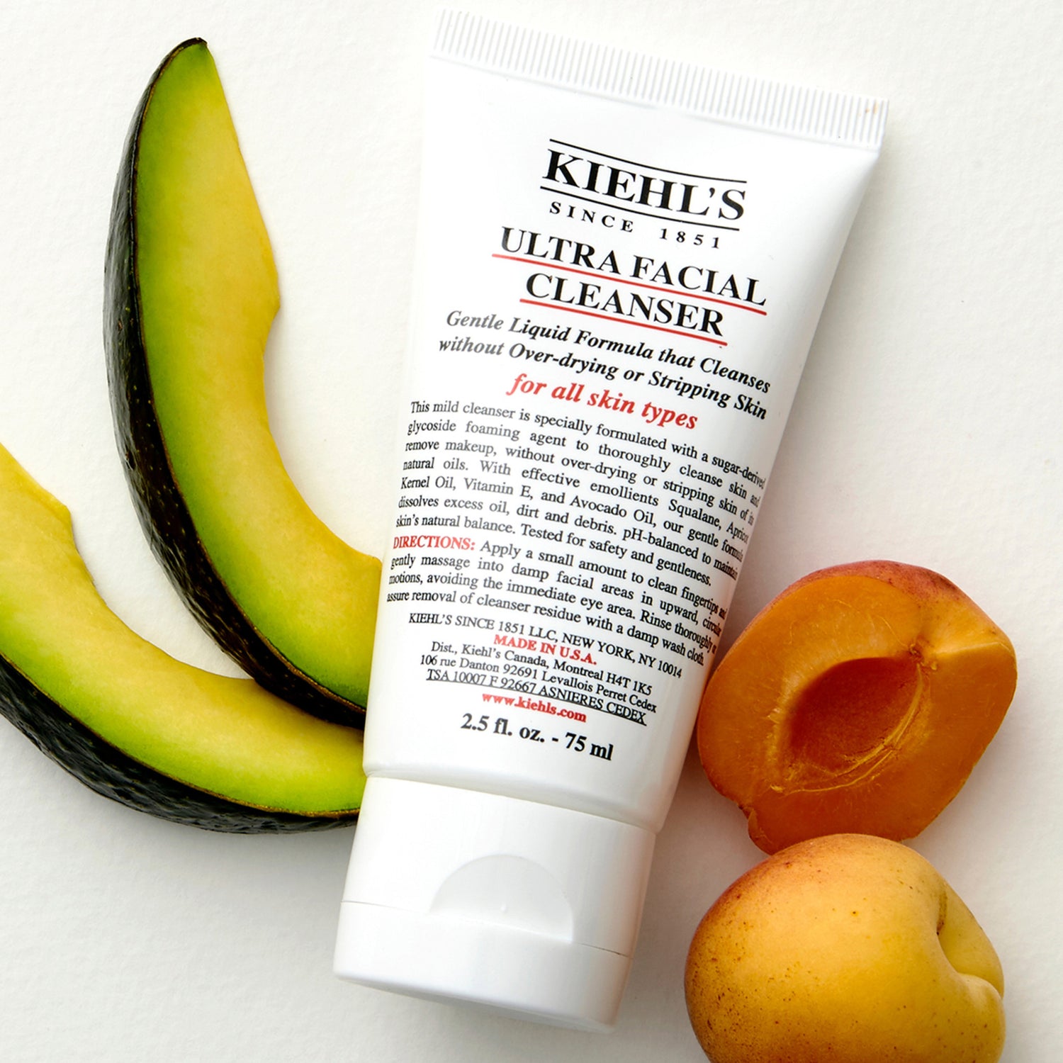 Kiehl's Since 1851 Ultra Facial Cleanser Size variant: 2.5 fl oz | 75 ml lifestyle image 2 .