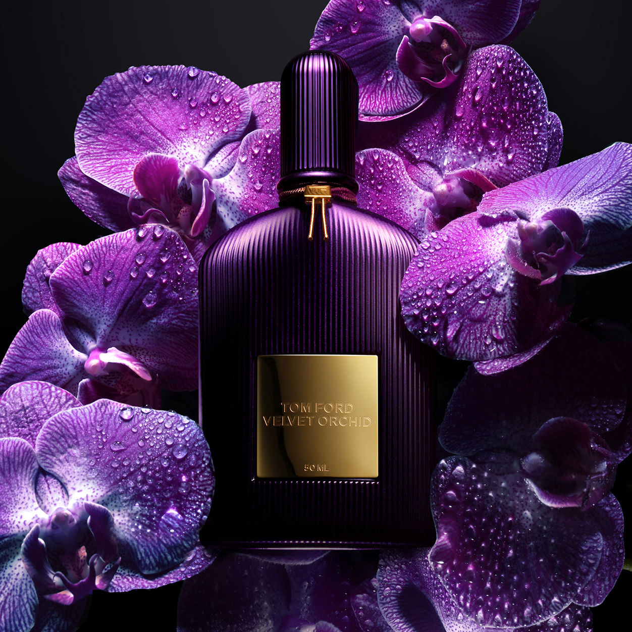 Lifestyle image of Tom Ford Velvet Orchid Eau de Parfum Spray variant: 3.4 oz