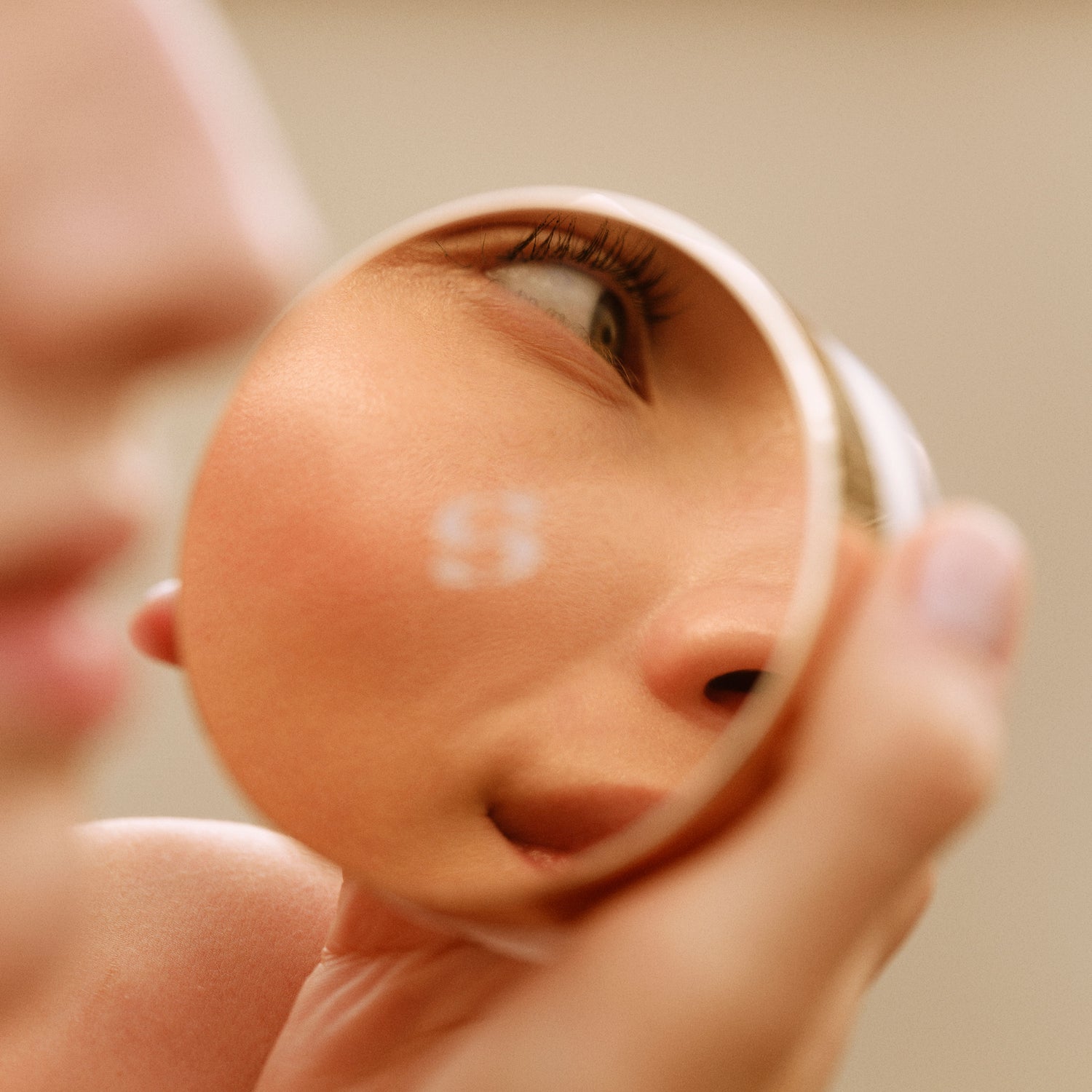 Model image of Sisley-Paris Phyto-Teint Poudre Libre variant: 3 Rosy