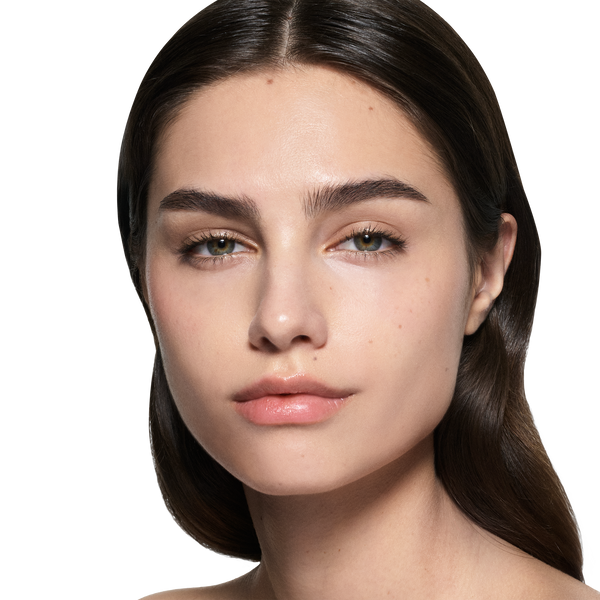Model image of Victoria Beckham Beauty The Foundation Drops variant: 4 Light - Light With Neutral Undertones