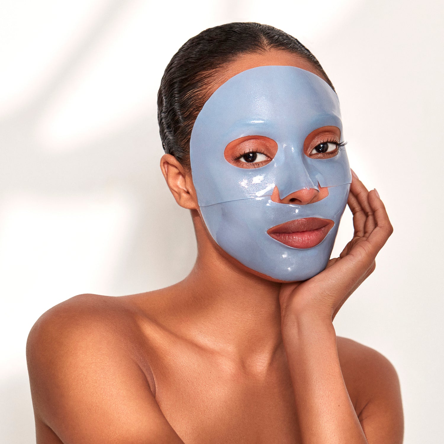 111SKIN Cryo De-Puffing Facial Mask Set Size variant: 5 Treatments model image .