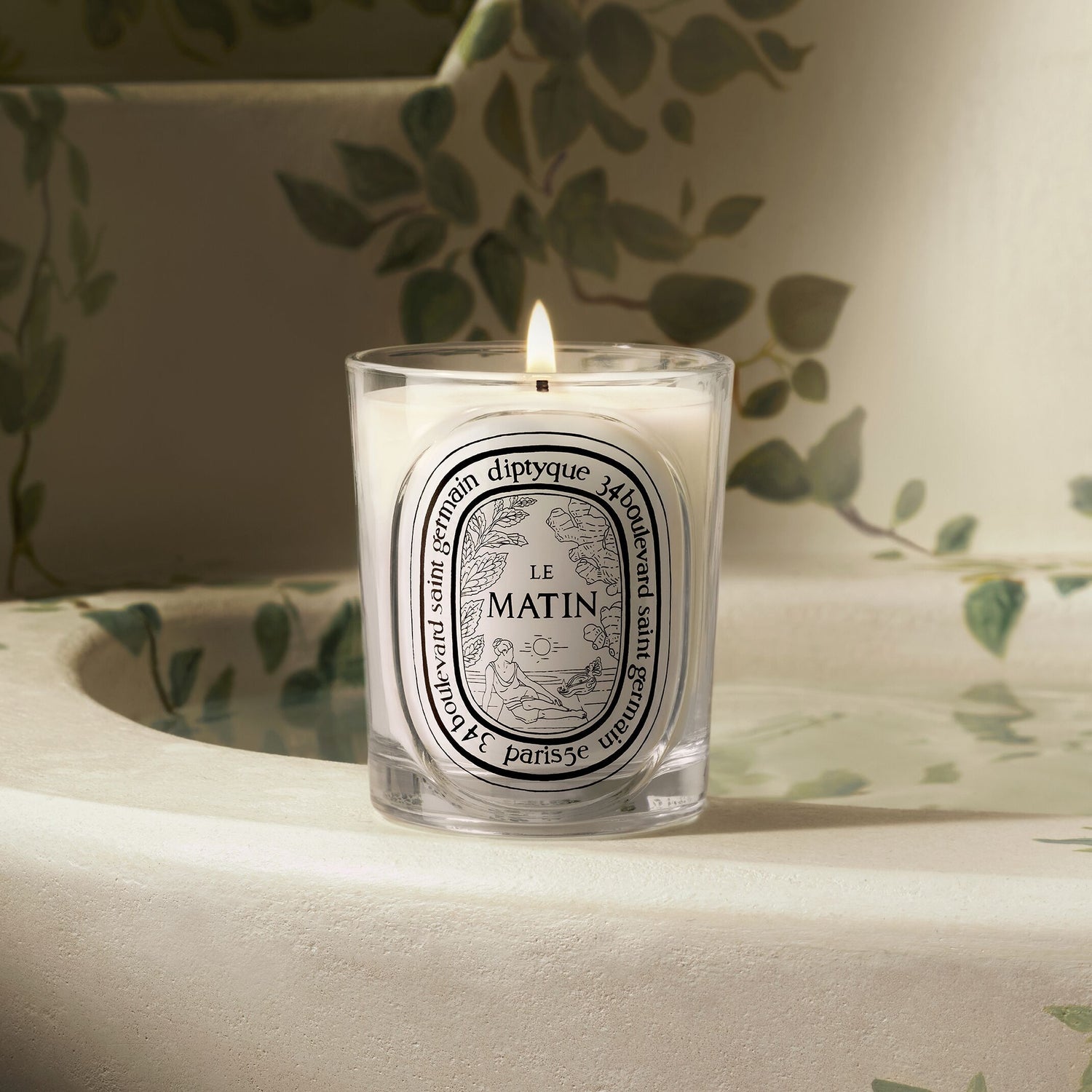 Lifestyle image of   variant: 6.7 oz (Classic)