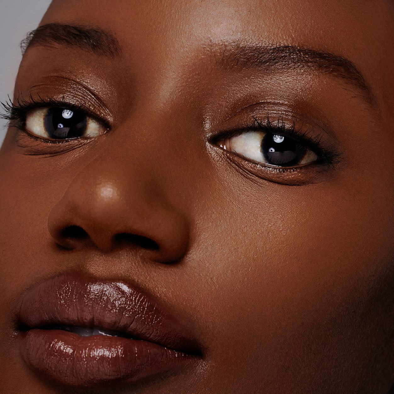 Model image of Surratt Dew Drop Concealer variant: 9 - Chocolate