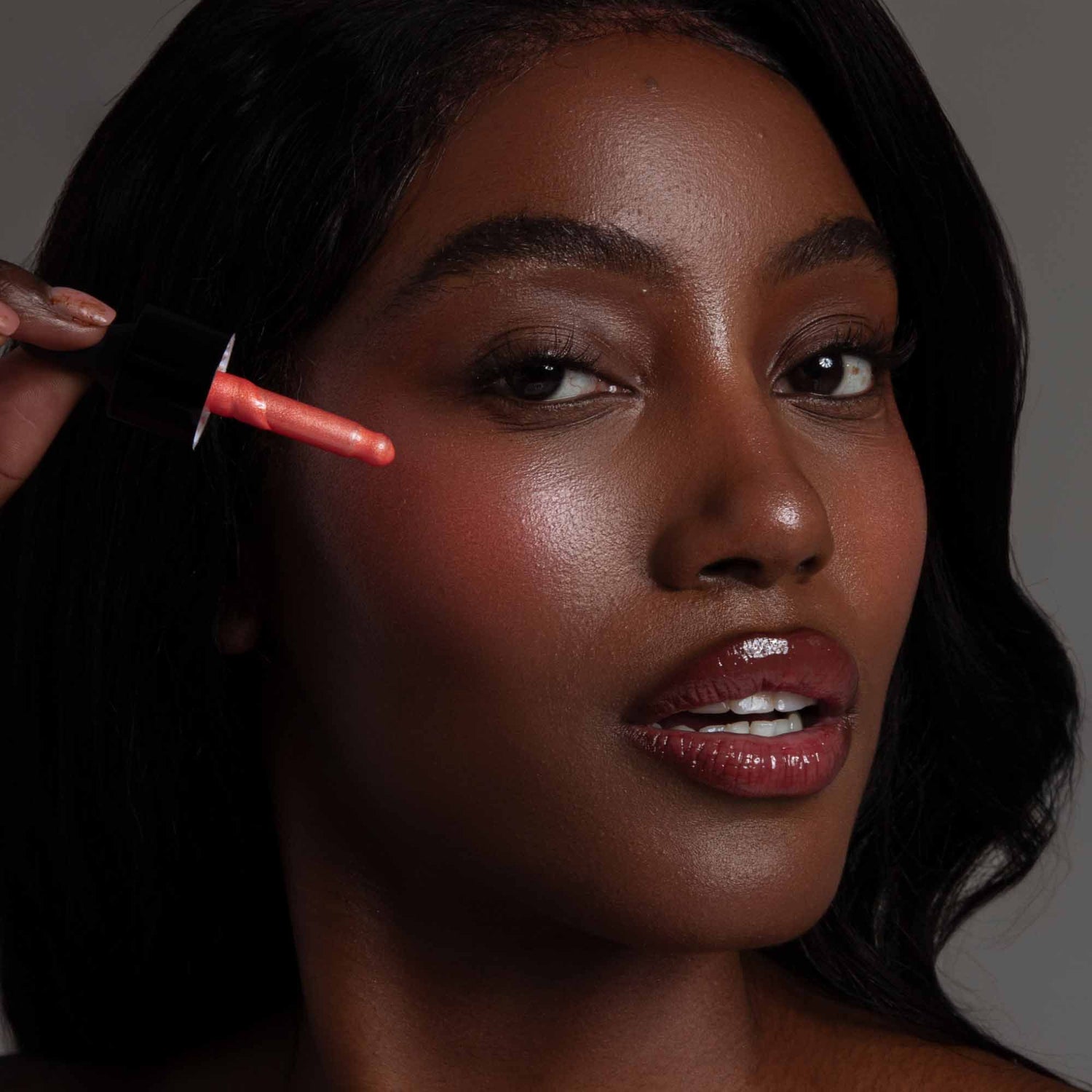 Model image of Rodial Blush Drops variant: Apricot