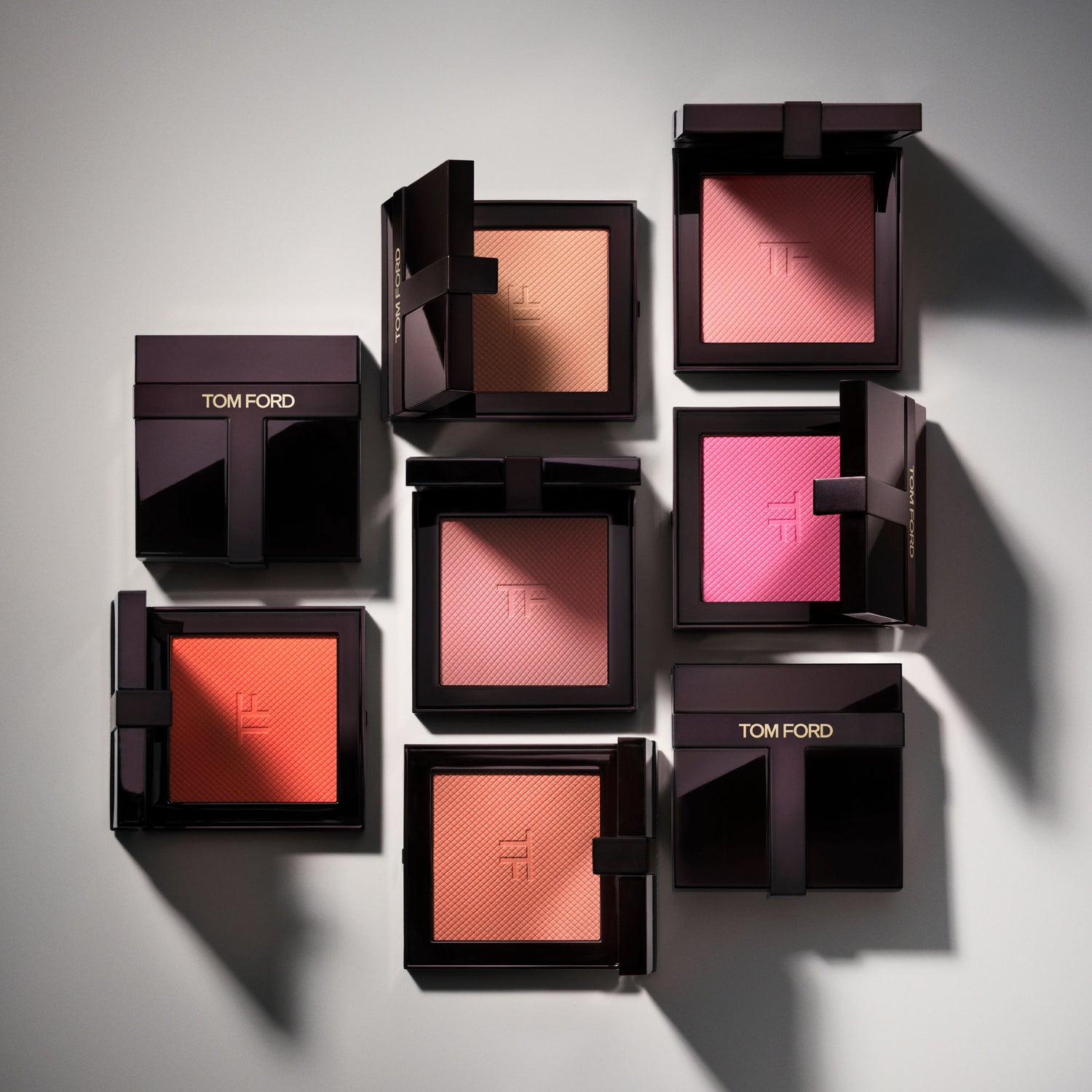 Lifestyle image of  Architecture Soft Matte Blush variant: Bright Poppy
